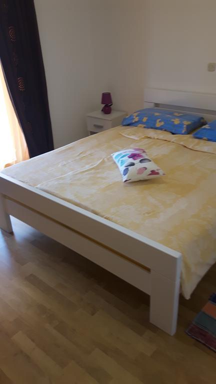 פורץ Apartment Ivan מראה חיצוני תמונה