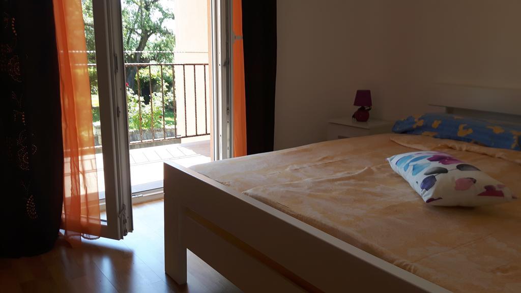פורץ Apartment Ivan מראה חיצוני תמונה