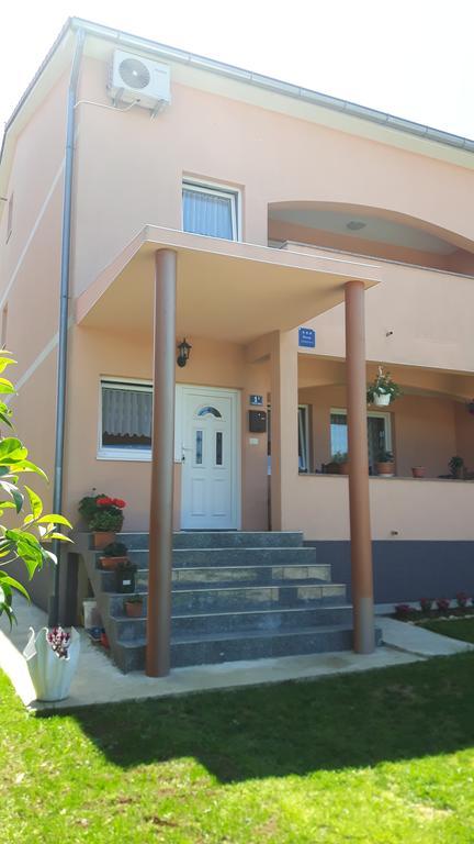פורץ Apartment Ivan מראה חיצוני תמונה