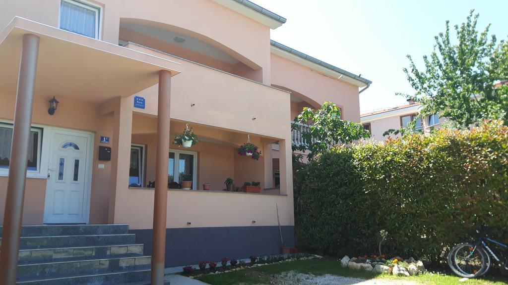 פורץ Apartment Ivan מראה חיצוני תמונה